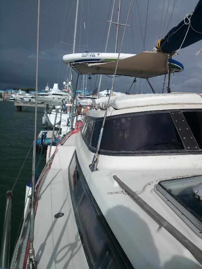 Bed & Boat Brezza Del Mare Hotel Viareggio Exterior photo